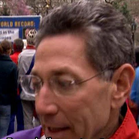 Un american este singurul om cu 100 de apariţii în Cartea Recordurilor 