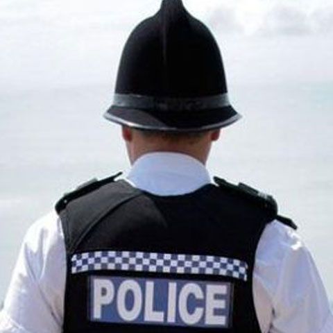 Un poliţist britanic a fost suspendat pentru că a lovit un protestatar