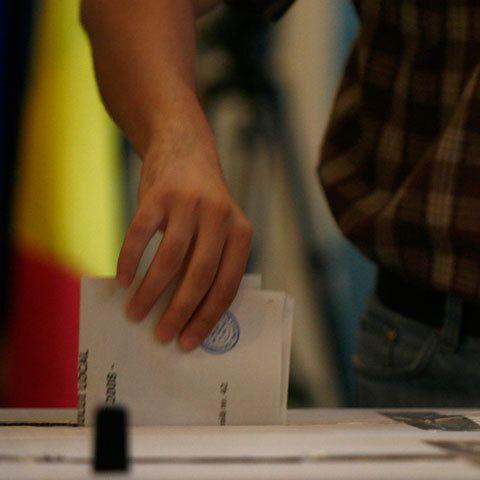 Deputaţii PD-L propun ca, pe viitor, alegerile să se desfăşoare într-o zi lucrătoare