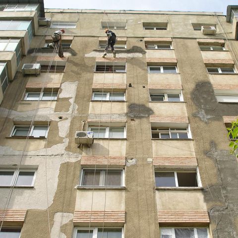 În Târgu Mureş preţul terenurilor şi al caselor a scăzut drastic faţă de 2008 