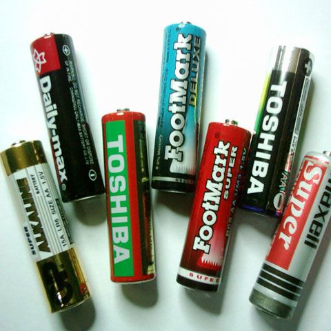 Organizaţiile colective care vor să preia deşeuri de baterii vor achita 7.500 lei