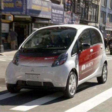 Guvernul britanic va oferi până la 5.000 de lire sterline pentru cumpărarea de maşini ecologice