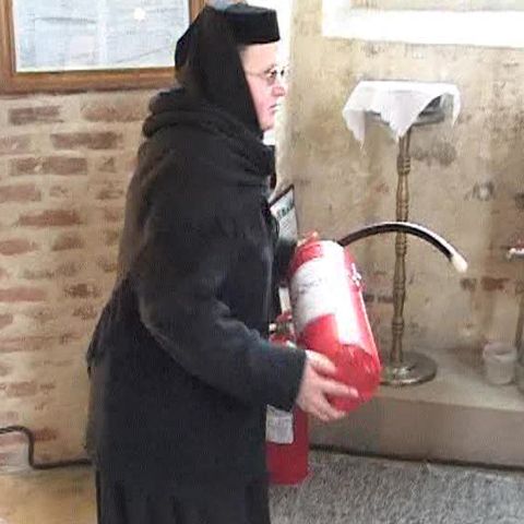 Măicuţele de la Mănăstirea Dragomirna au fost vizitate de ISU 