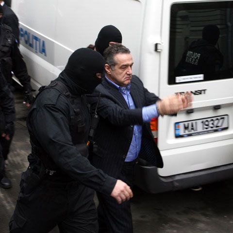 Motivarea judecătorilor la respingerea cererii de eliberare: Dacă Becali ar fi liber, cercetarea ar fi compromisă 