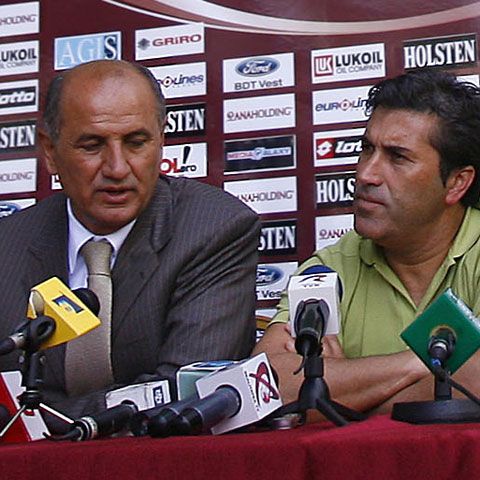 NewsIn - Jose Peseiro: "Oameni ca George Copos ar trebui să fie băgaţi la spitalul de nebuni sau la puşcărie"