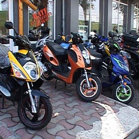 Tot mai mulţi români renunţă la mersul cu automobilul