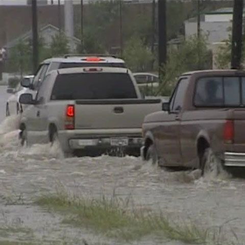 Cinci copii au fost daţi dispăruţi în urma inundaţiilor din Texas 