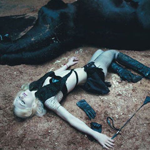 Madonna a căzut de pe cal, în timpul unei plimbări la New York