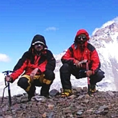  Doi covăsneni au pornit într-o expediţie de cucerire a unui vârf de peste 8.000 de metri în Himalaya
