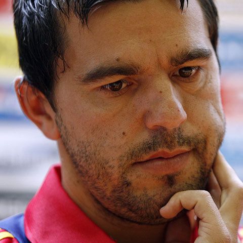 Contra infirmă că a vrut să-şi bată antrenorul în pauza meciului cu Barcelona