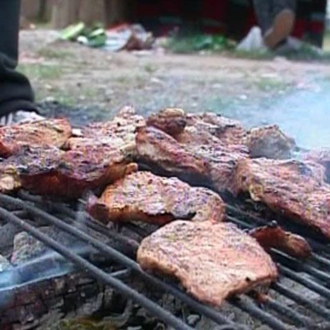 Sute de turişti au umplut cu grătare pădurile din jurul Braşovului 