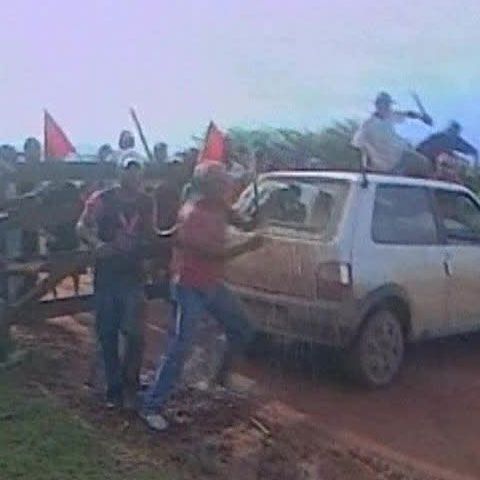 Un grup de activişti a intrat în conflict cu câţiva fermieri în Brazilia