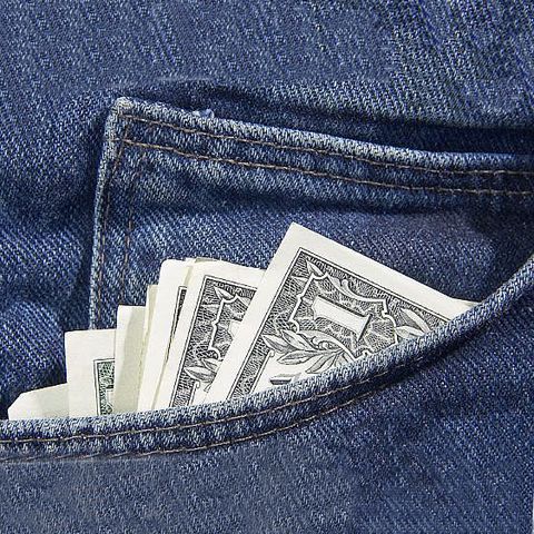 Militarii şi diplomaţii din Lituania, obligaţi să-şi ia concediu fără plată