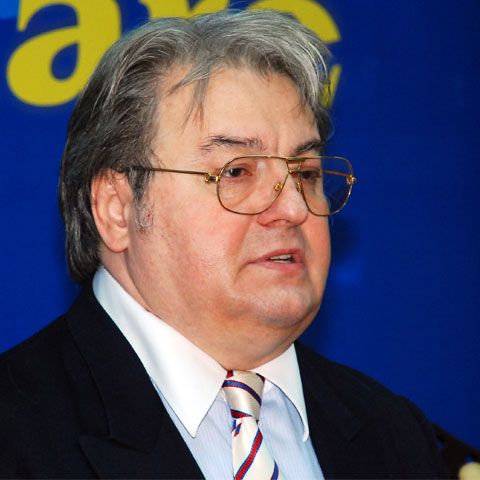 Preşedinţia va contesta decizia Curţii de Apel în cazul decoraţiei lui Corneliu Vadim Tudor