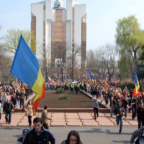 Moldovan communists remain without wanted Parliament majority even after vote recounting 