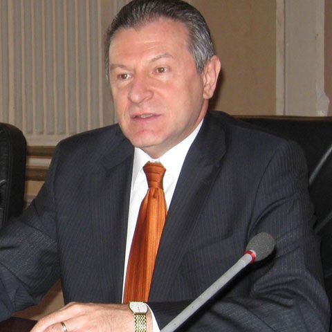 Posibilulul aeroport din Braşov, motiv de dispută în Camera Deputaţilor