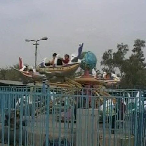 Irakienii au început să frecventeze parcurile de distracţii 