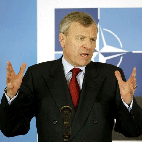 Jaap de Hoop Scheffer se află în România, pentru ultima dată în calitate de secretar general al NATO