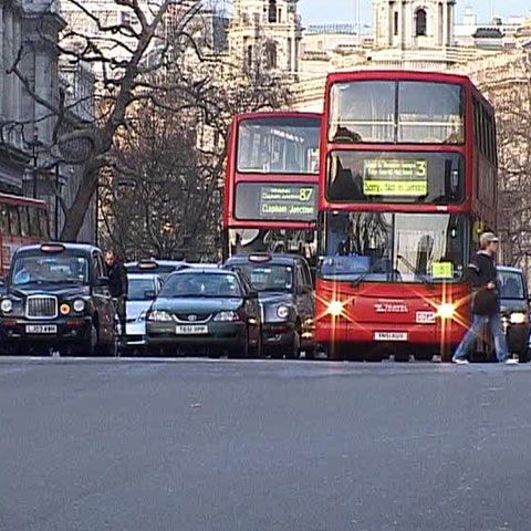 Autorităţile britanice oferă 2.000 de lire sterline la achiziţionarea unei maşini noi