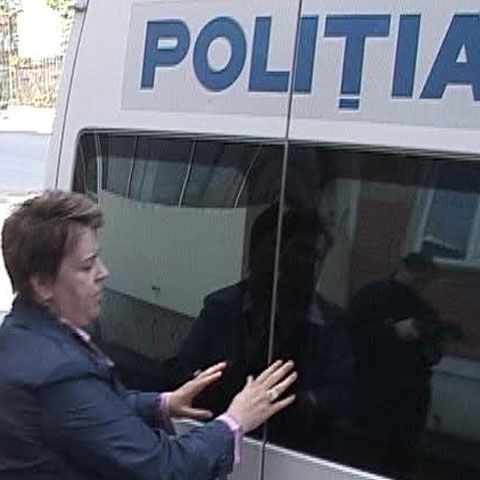Femeia din Bragadiru care a vrut să-şi vândă copiii va fi cercetată în stare de libertate