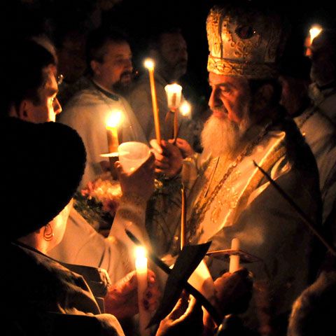 Lumina Sfântă de la Ierusalim poate fi adusă în ţara noastră doar cu binecuvântarea Patriarhiei