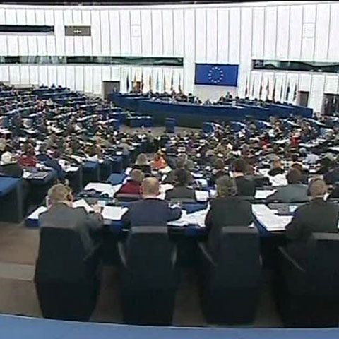 PE cere Comisiei Europene să suspende fondurile alocate României şi Bulgariei