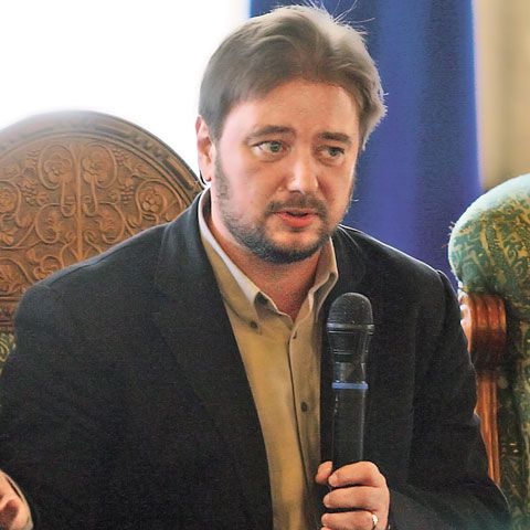 Cristian Pârvulescu: Numirea pe criterii politice a şefilor din administraţie este o invitaţie la corupţie