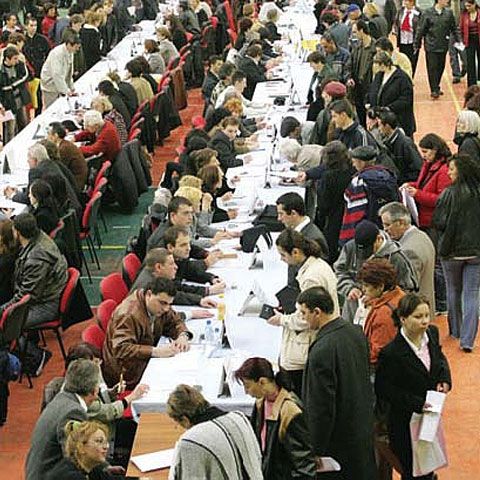 Oferta de slujbe nu a acoperit cererea de la bursa locurilor de muncă din Bucureşti