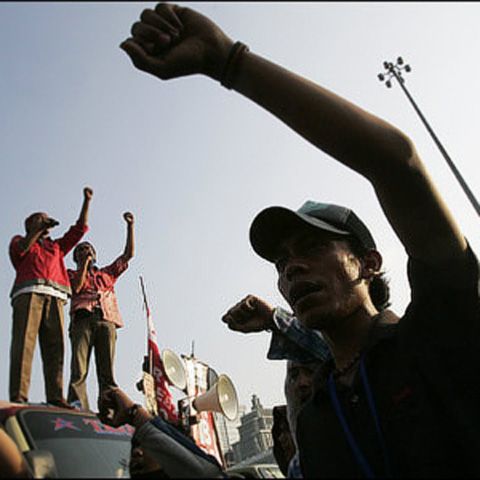 Muncitorii concediaţi de o fabrică sârbă ameninţă că îşi vor tăia degetele dacă nu primesc salariile