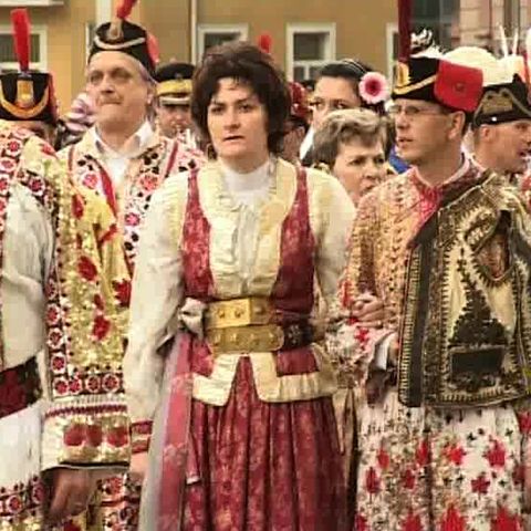 Sărbătorile Braşovului s-au încheiat duminică, cu parada junilor călare 