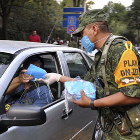 Zece liceeni neozeelandezi care s-au întors din Mexic sunt suspectaţi că au gripă porcină