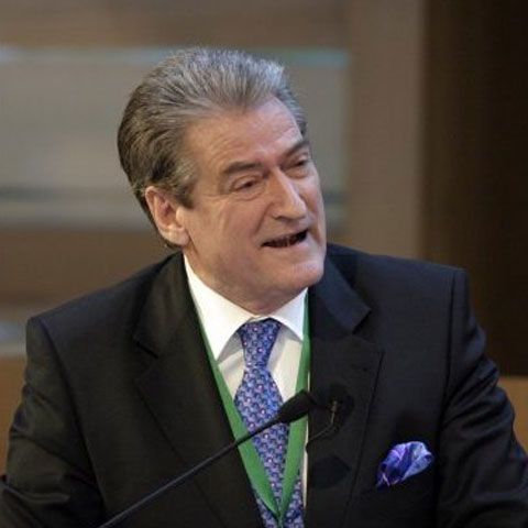 Albania şi-a depus candidatura la UE marţi la Praga