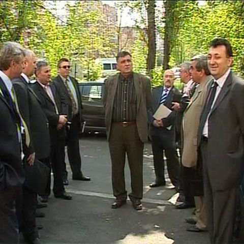 Traian Băsescu a cerut Guvernului să mai reflecteze asupra Ordonanţei privind numirile politice în teritoriu