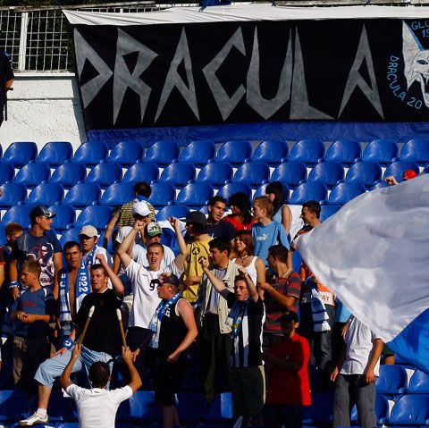  Un suporter al Gloriei Bistriţa este urmărit penal pentru că a mers pe stadion deşi avea interdicţie