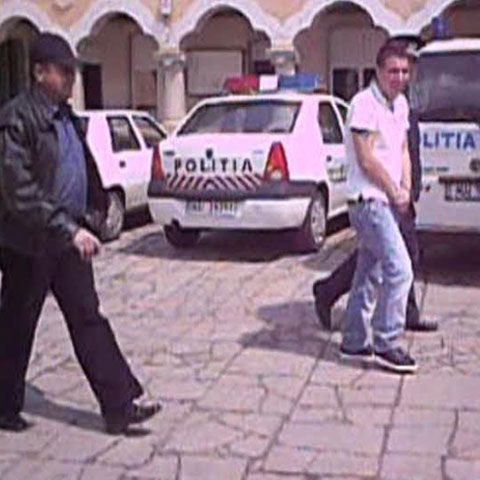 Un tânăr a ajuns după gratii după ce a făcut drifting cu maşina în oraş 