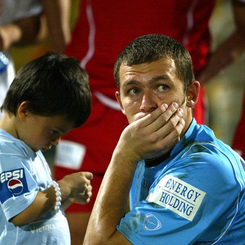 Lobonţ a fost operat luni la genunchi