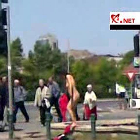 O femeie a făcut baie goală într-o fântână arteziană din centrul Capitalei