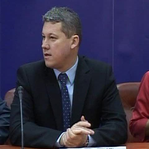 Predoiu promite sporuri personalului auxiliar din Justiţie