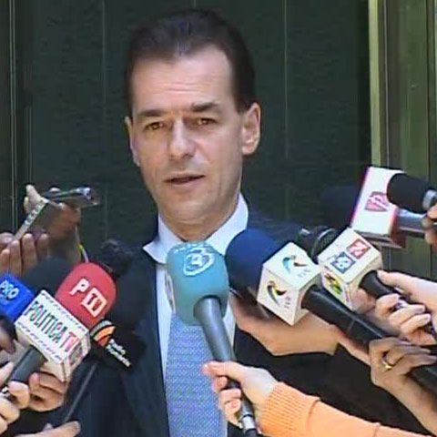 PNL şi UDMR au strâns semnăturile pentru depunerea unei moţiuni de cenzură cu privire la rectificarea bugetară