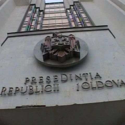 România menţine tonul precaut în relaţiile cu Republica Moldova 