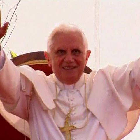 Papa Benedict al XVI-lea a vizitat regiunea italiană afectată de seismul din 6 aprilie