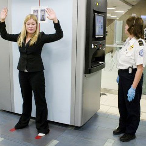 OMS: Scanerele termice şi controalele de la frontiere nu vor opri propagarea gripei porcine