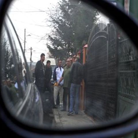 Interlopii sunt mână în mână cu Poliţia, potrivit jurnaliştilor de la Adevărul