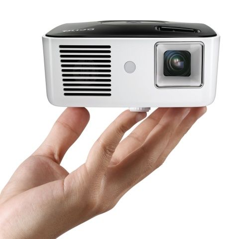 Proiectorul care încape într-o palmă, prezentat în România - VEZI GALERIE FOTO