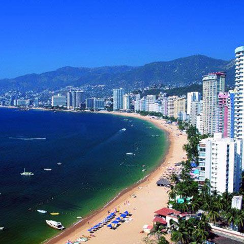 Românii încep să renunţe la vacanţele în Mexic, din cauza gripei porcine