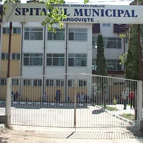 Un bolnav psihic a intrat într-un canal din curtea spitalului şi a refuzat să mai iasă 