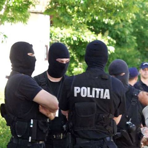 Un ofiţer de la Crimă Organizată a fost prins în timp ce primea mită 