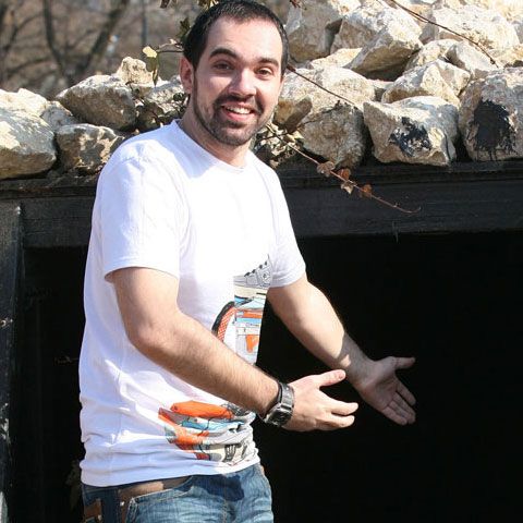 Teo, prezentatorul emisiunii "După Bloguri" de la Realitatea TV, le răspunde fanilor pe TPU.ro