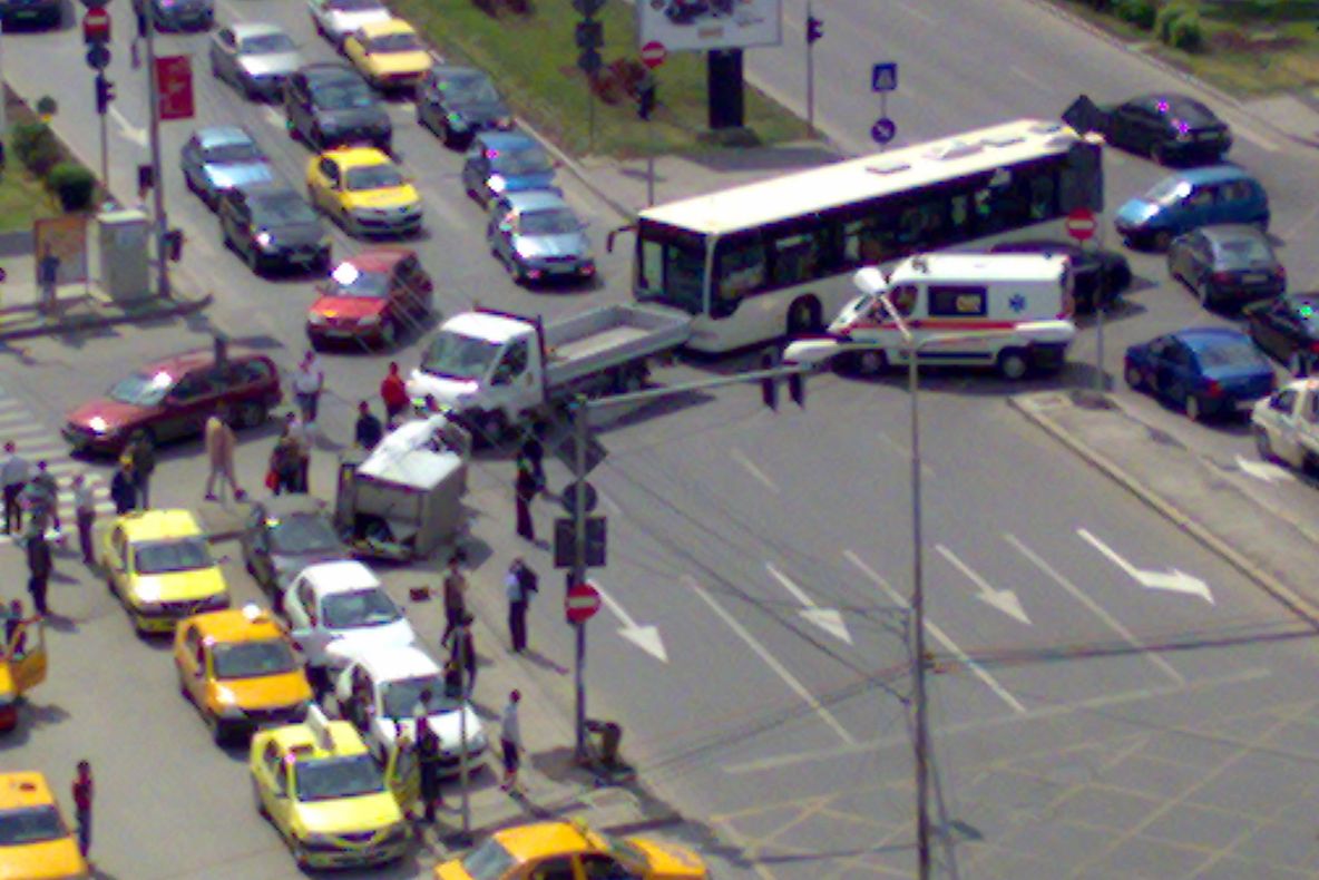 Accident Calea 13 septembrie cu Panduri