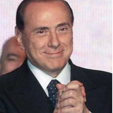 Berlusconi, criticat de soţia sa, renunţă la candidatele frumoase pentru europene